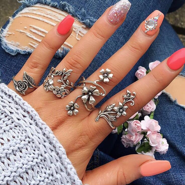 ANTIQUED FLOWER MIDI RINGS SET