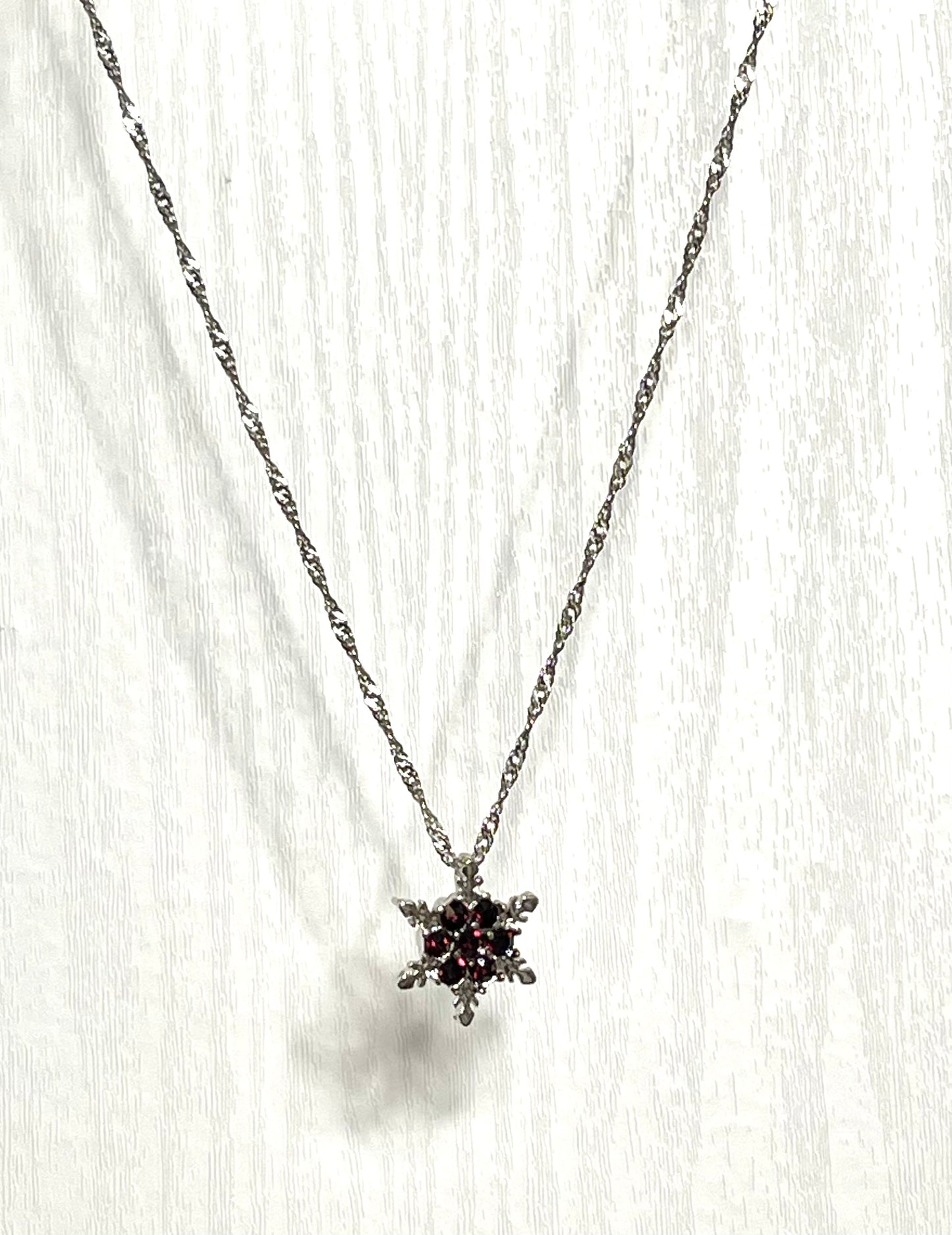 SNOWFLAKE NECKLACE