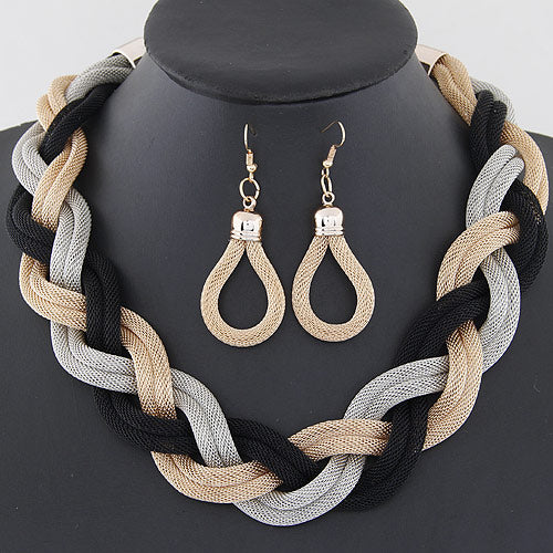 TIMELESS ELEGANCE NECKLACE SET