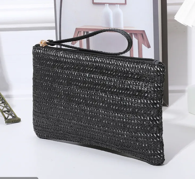 BLACK STRAW EVENING WRISTLET