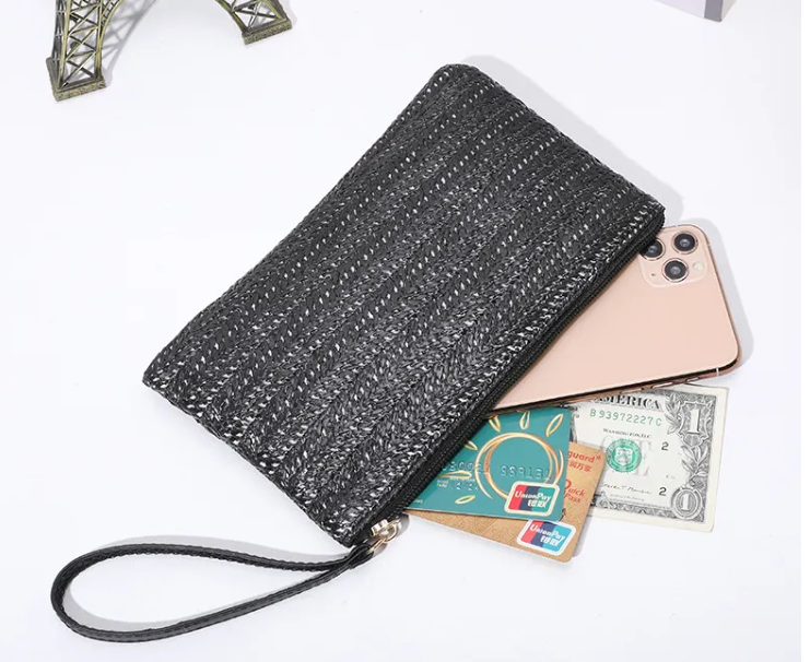 BLACK STRAW EVENING WRISTLET